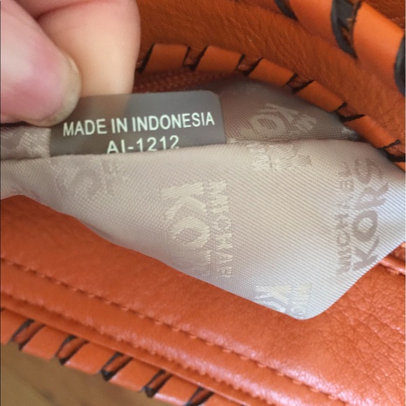 MICHEAL KORS leather shoulder bag & wallet GUC - Picture 7 of 8